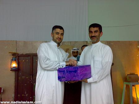الأستاذ خالد الزاهر يتسلم جائزته