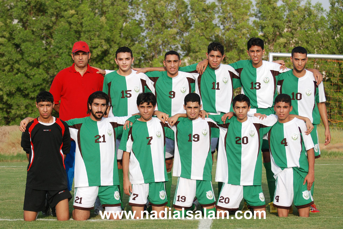 صورة جماعية للفريق ( يمكن تنزيلها بالحجم الكبير)